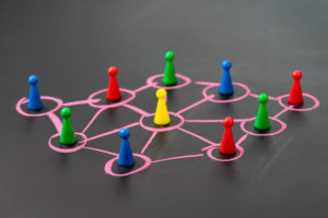 Decentralized vs. Hierarchical Organizations